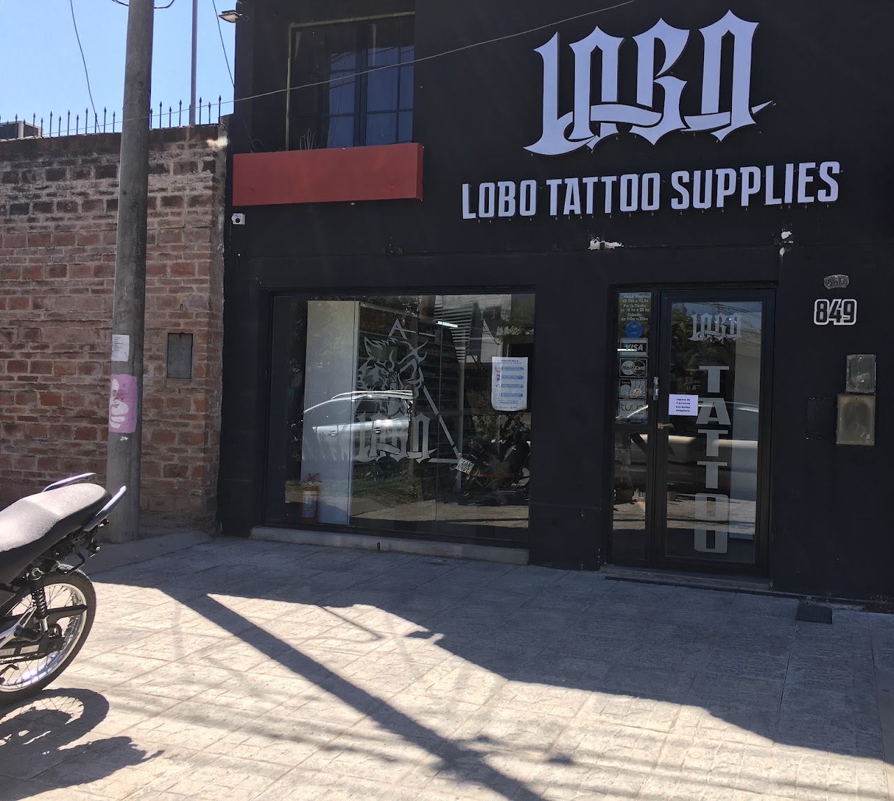 Fachada de Lobo Tattoo Ink